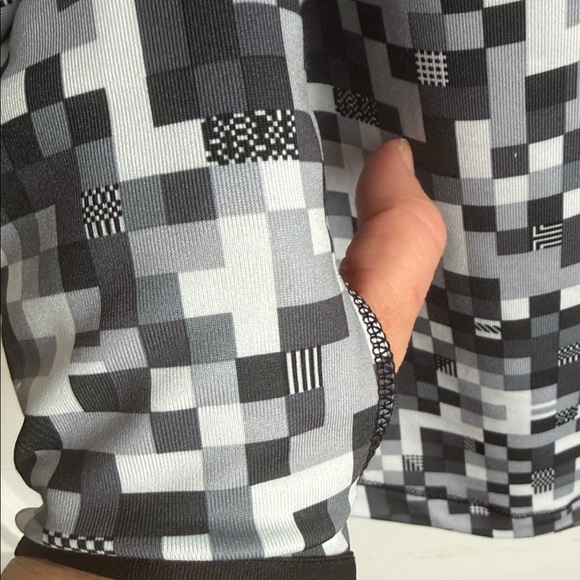 Nike Pro Dri-Fit Glitch Pull Over Hoodie Never Worn Thumb Holes Black & White S - Picture 8 of 10